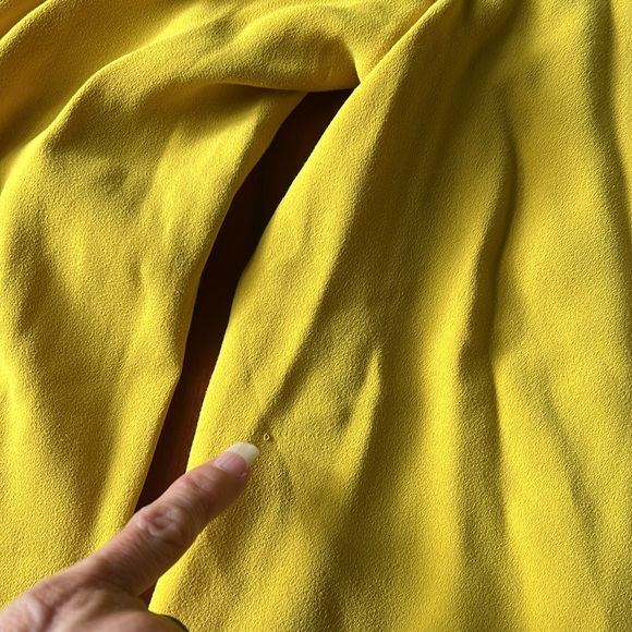 Ann Taylor beautiful cold shoulder yellow top xs - Picture 2 of 6